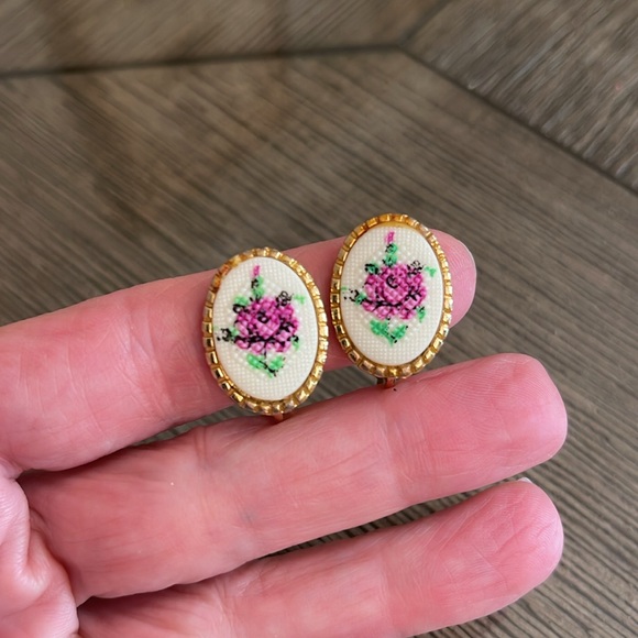 Vintage Faux Petit Point Purple Rose Clip Earrings - Picture 11 of 16